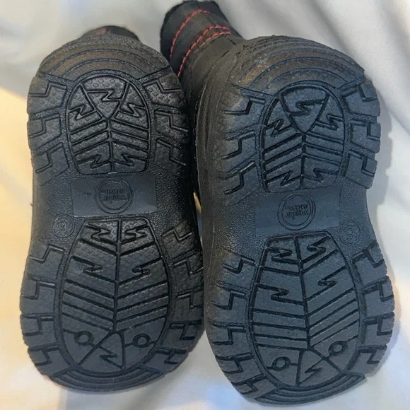 Black and Red Winter Boots - Picture 8 of 8